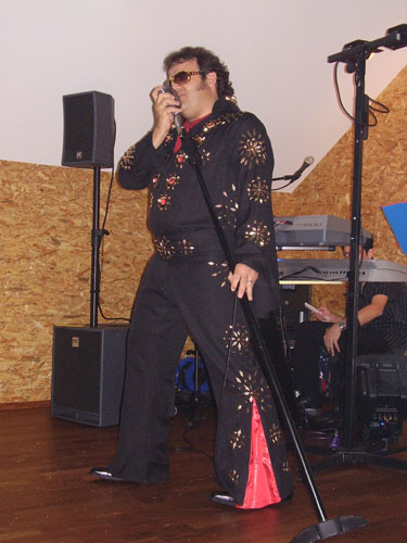 2006.09.09. Erster Auftritt als Elvis an 60. Geburi Party  (2)