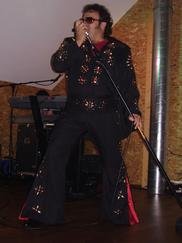 2006.09.09. Erster Auftritt als Elvis an 60. Geburi Party  (5)
